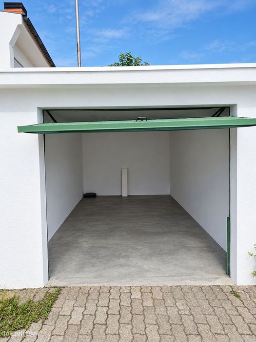 Garagem fechada no Centro de Ovar