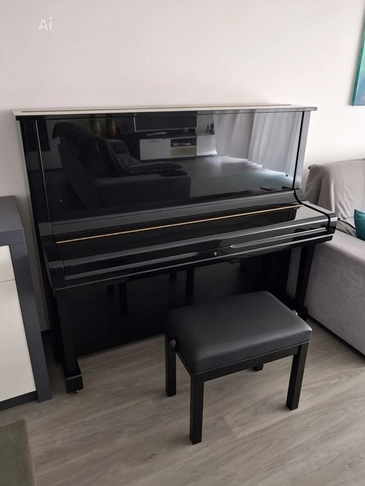 Piano vertical acústico Yamaha U3H com banco