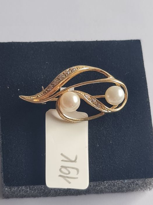 Alfinete ouro 19k com duas perolas