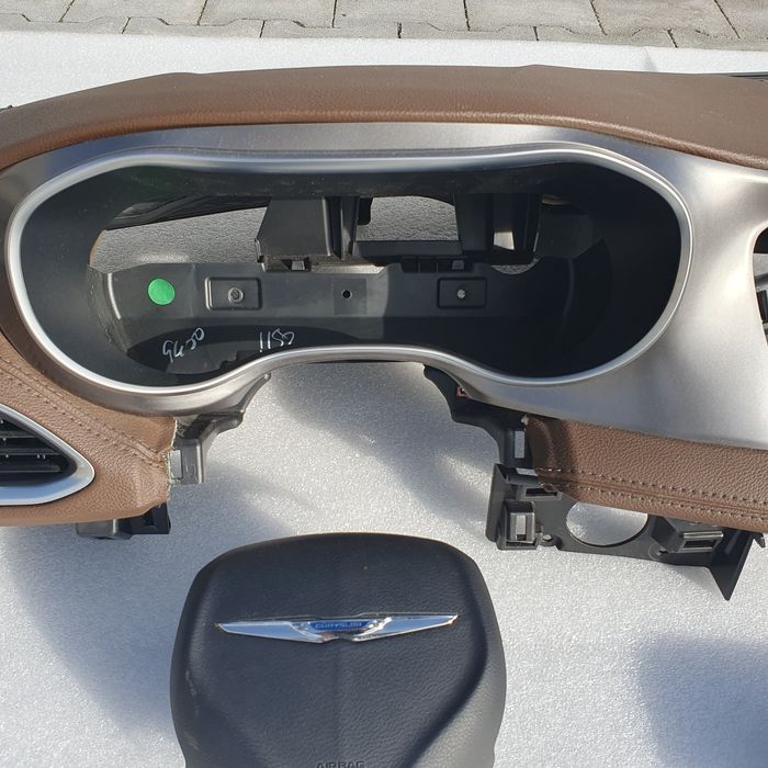 Chrysler Pacifica 3.6 v6 deska kokpit Limited brąz