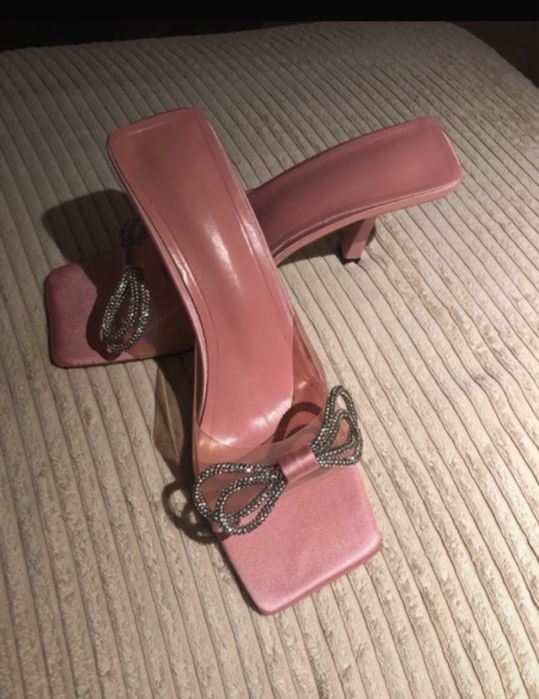 Sandalias / Mules pink em cetim tmn 39 novos