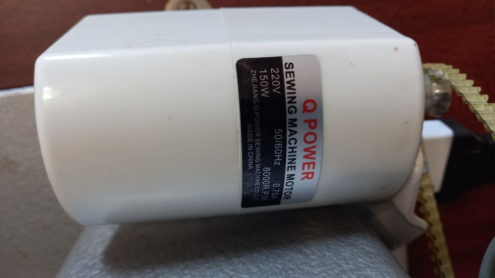 Швейна машинка Чайка 142М з електроприводом