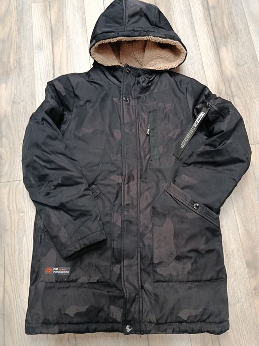 Дуже тепла фірмова куртка на підлітка