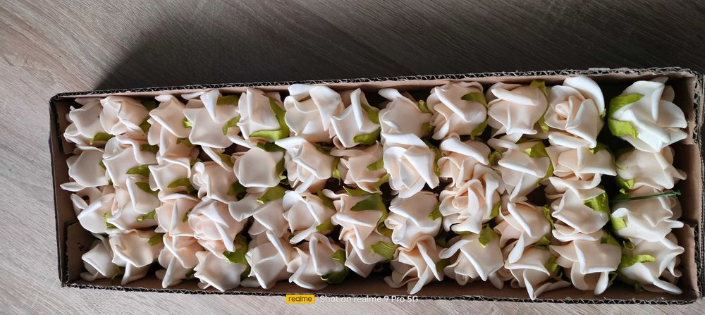 Sztuczne główki róży ecru