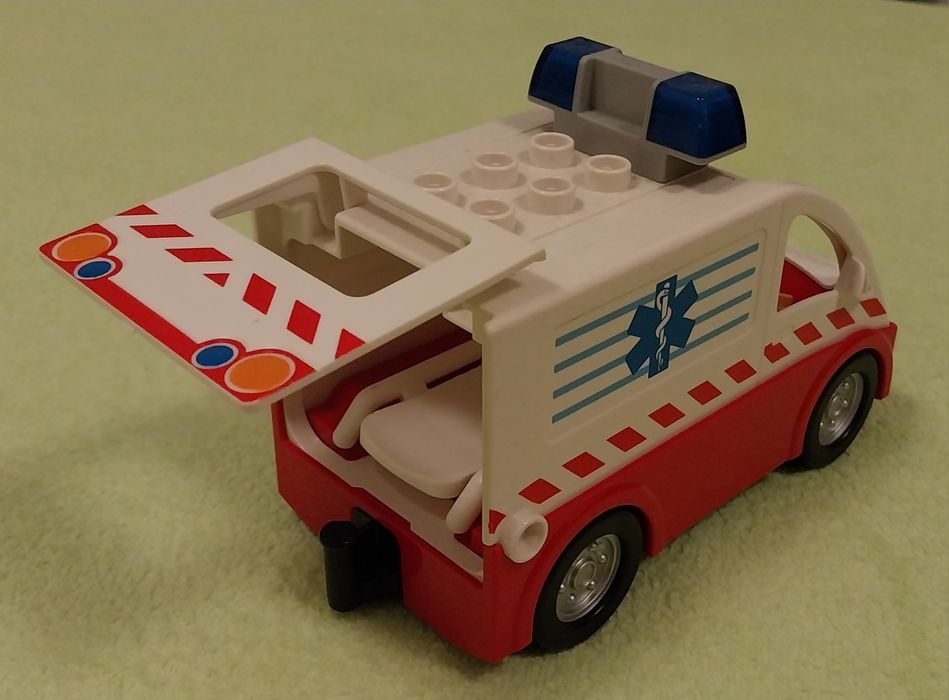 pojazd LEGO Duplo karetka pogotowia ambulans