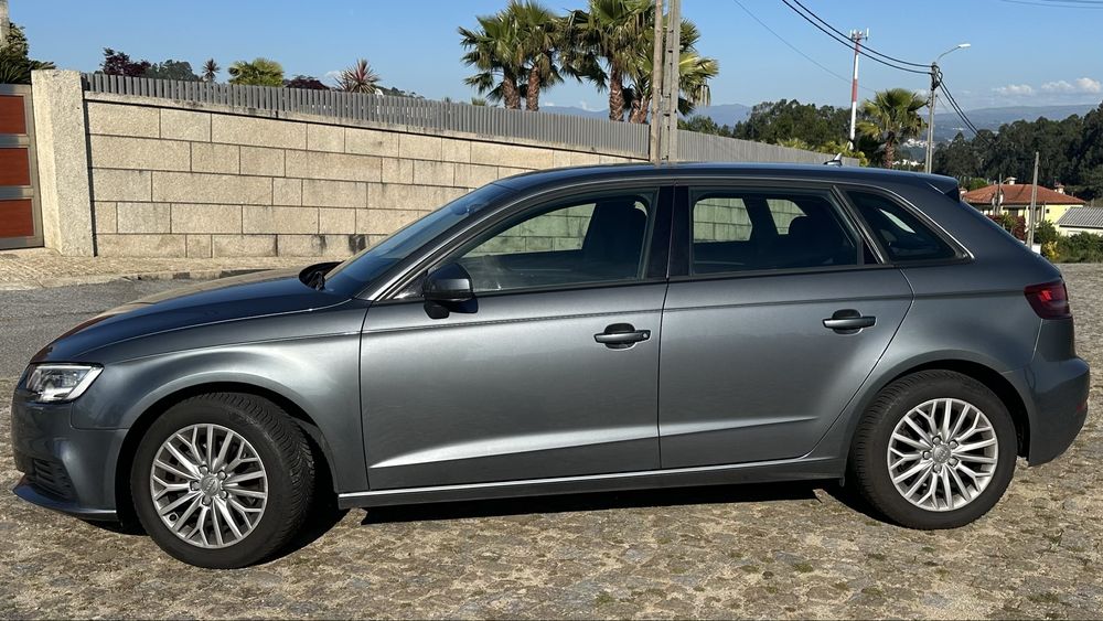 Audi A3 Sportback 1.6 TDI – Nacional – CarPlay – Travões Novos
