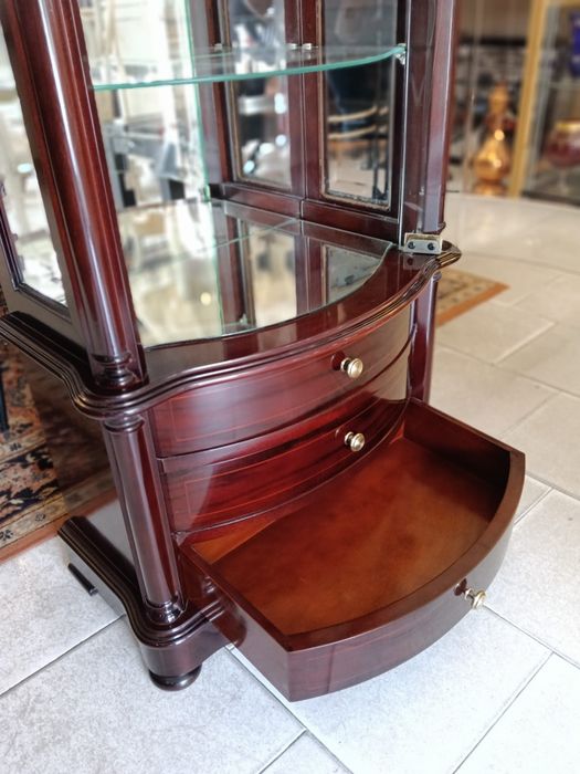 Móvel  /  Vitrine