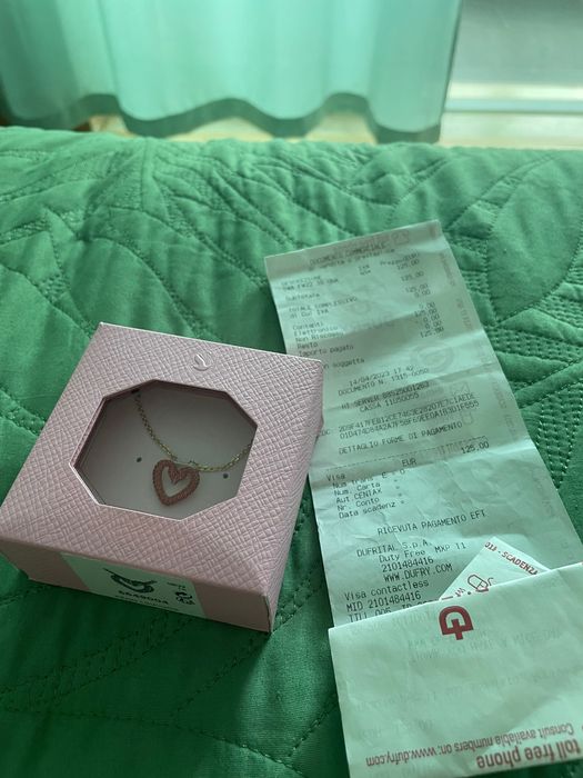 Colar Swarovski com fatura nunca aberto