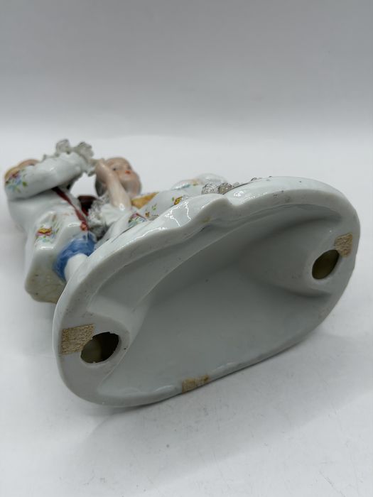 Porcelanowa figurka przedstawiająca parę muzyków w stylu rokoko