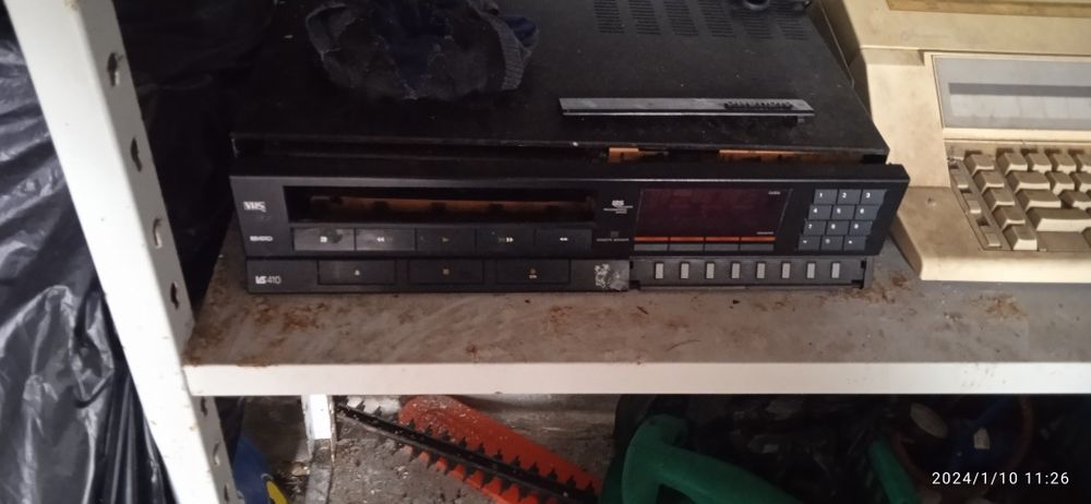 Vende se vários artigos já usados .