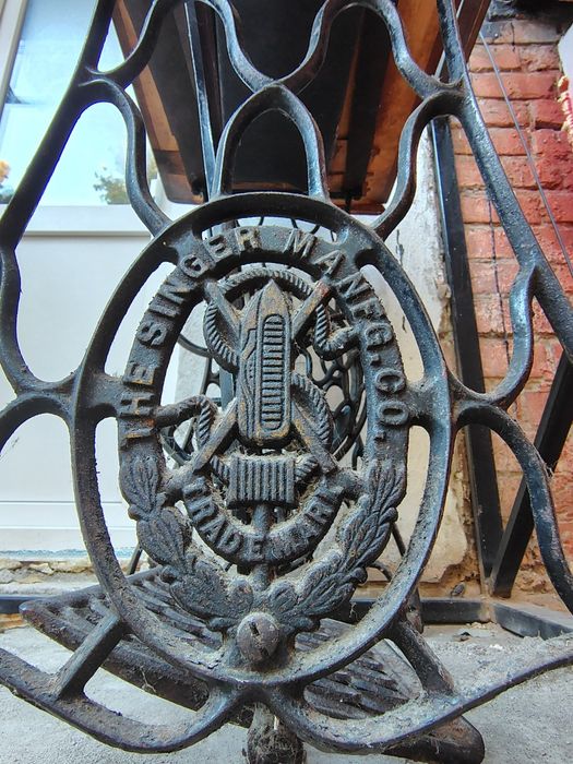 Швейна машина Singer