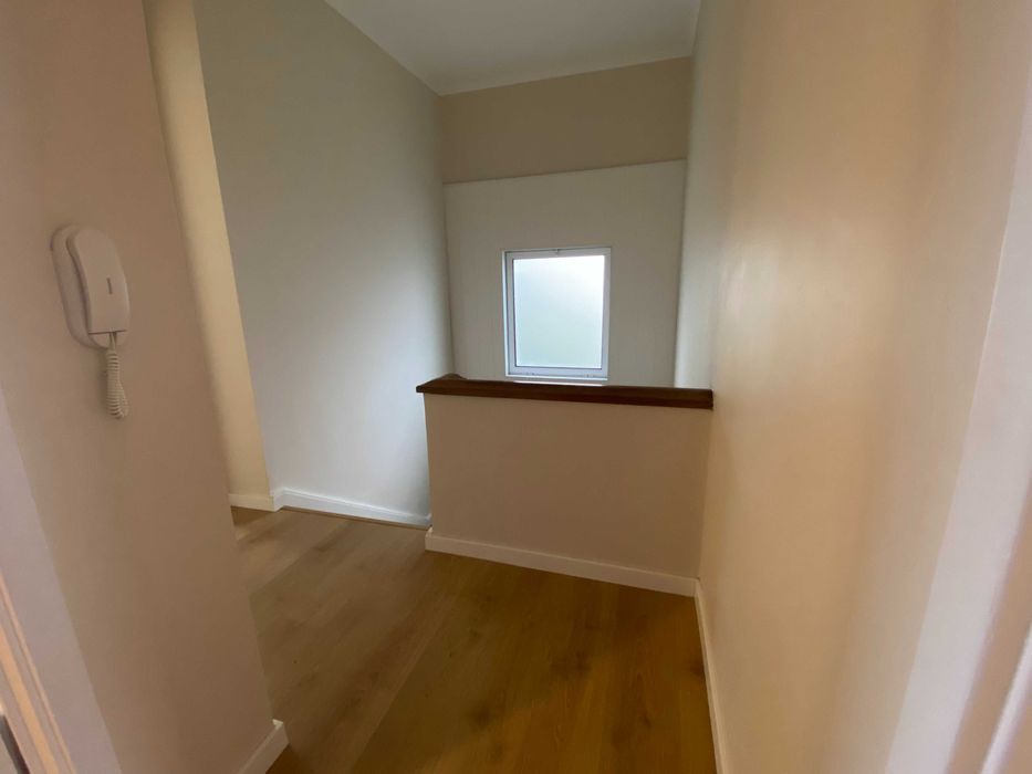 R.Laureano, T4, com jardim e garagem