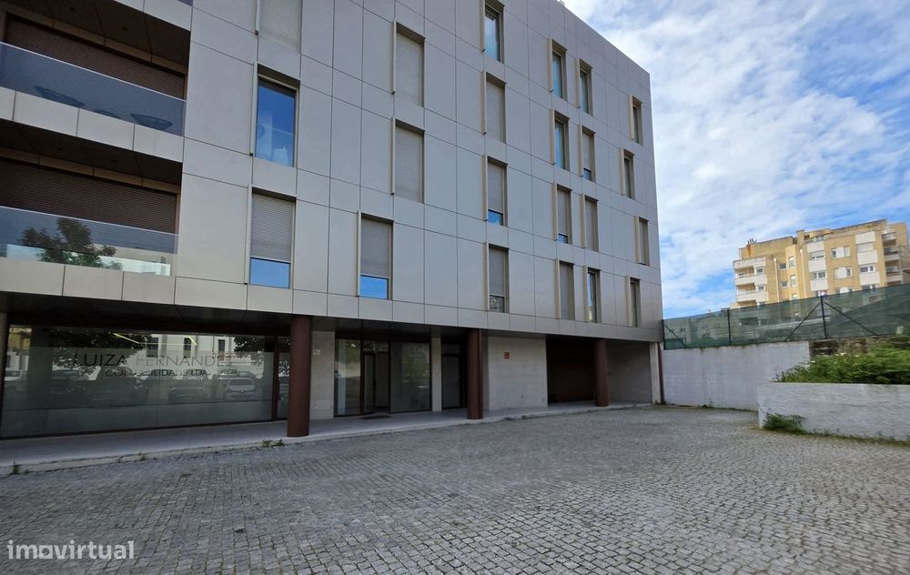Espaço Comercial – Águas Santas, Maia