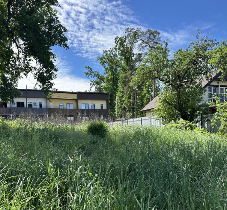 Продаж ділянки в гарній локації, вулиця Сингаївського