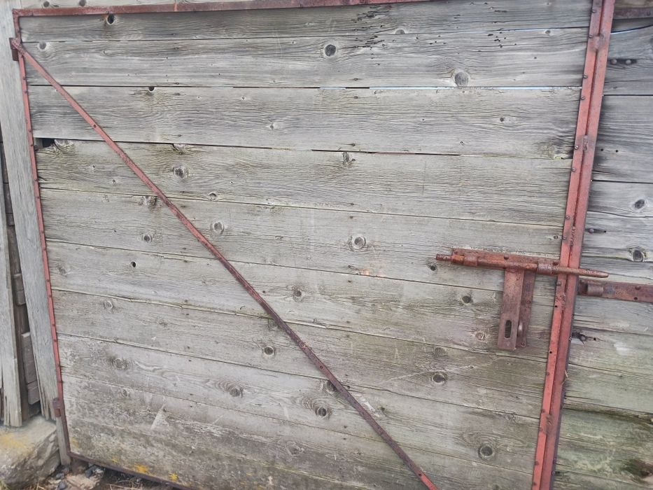 Sprzedam bramę do garażu komórki