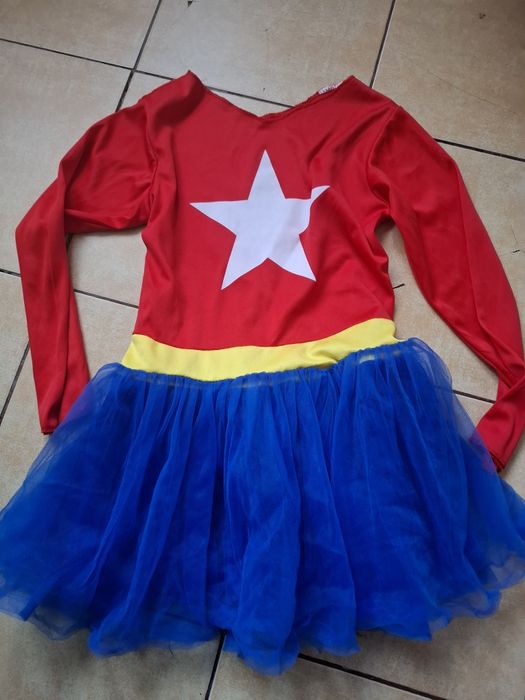 Strój supermenki rozmiar 140