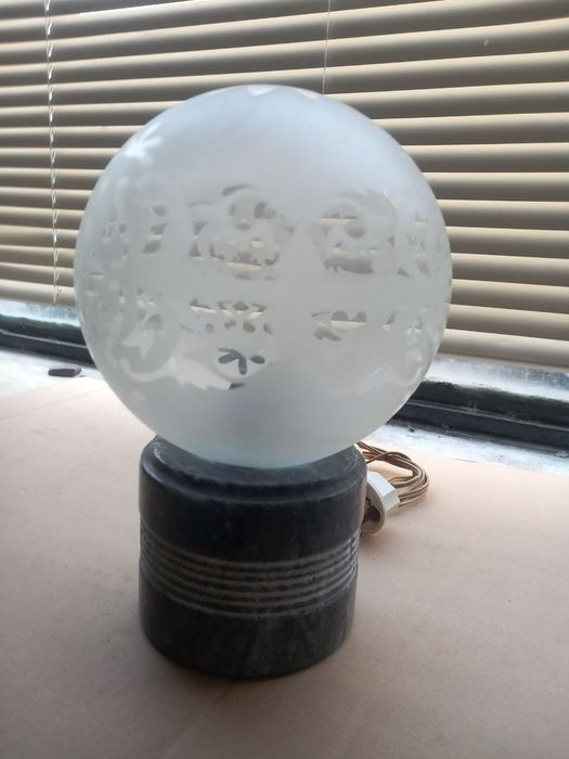 Candeeiro de bola com base em Marmore