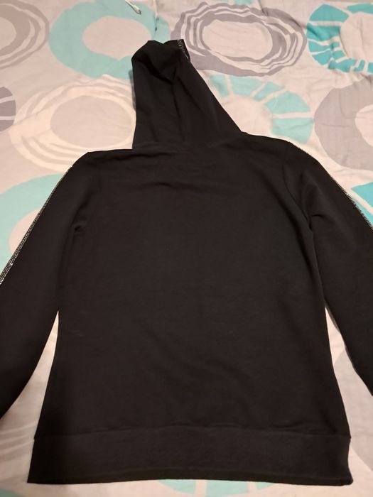 Dres damsk z długim rękawem.