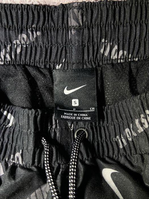 Спортивні шорти Nike