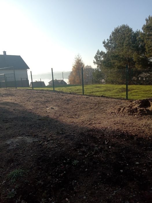 Działka z widokiem na jezioro.
