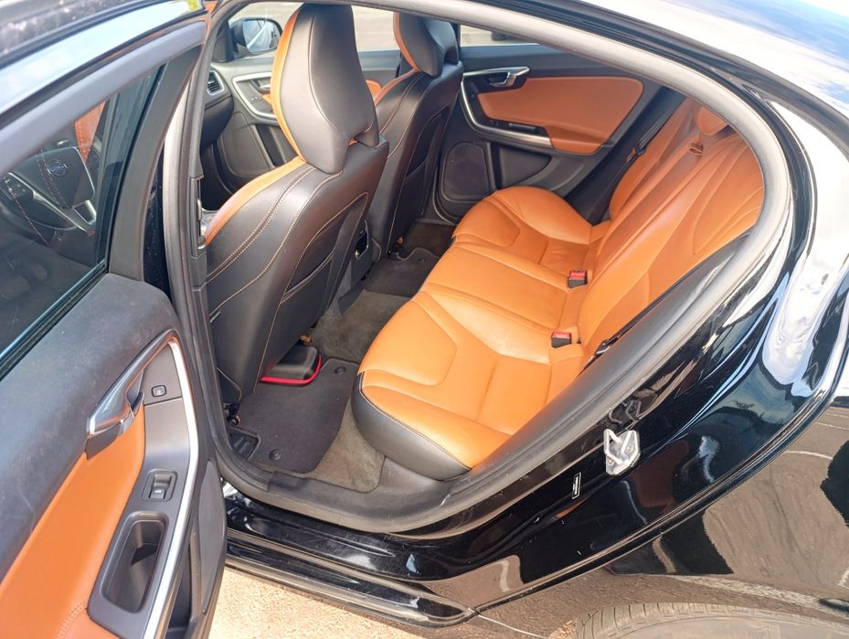 Автомобиль Свеже Пригнанна Volvo S60 T5