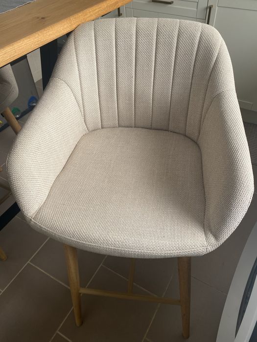 Mesa de cozinha com cadeiras