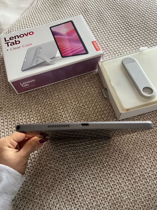 Lenovo Tab 64GB + Clear Case