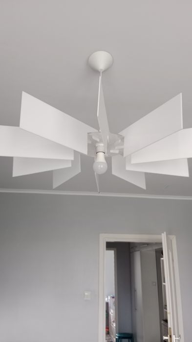 Lampa biała wiatrak