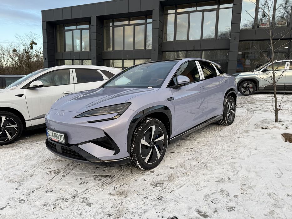 BYD Sea Lion 07 - новий електрокар на коричневому салоні, В НАЯВНОСТІ