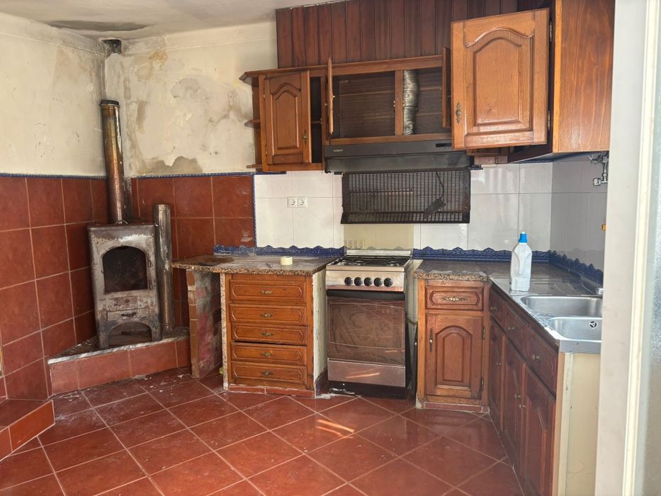 Anexo !com 2 quartos e 1 casa de banho