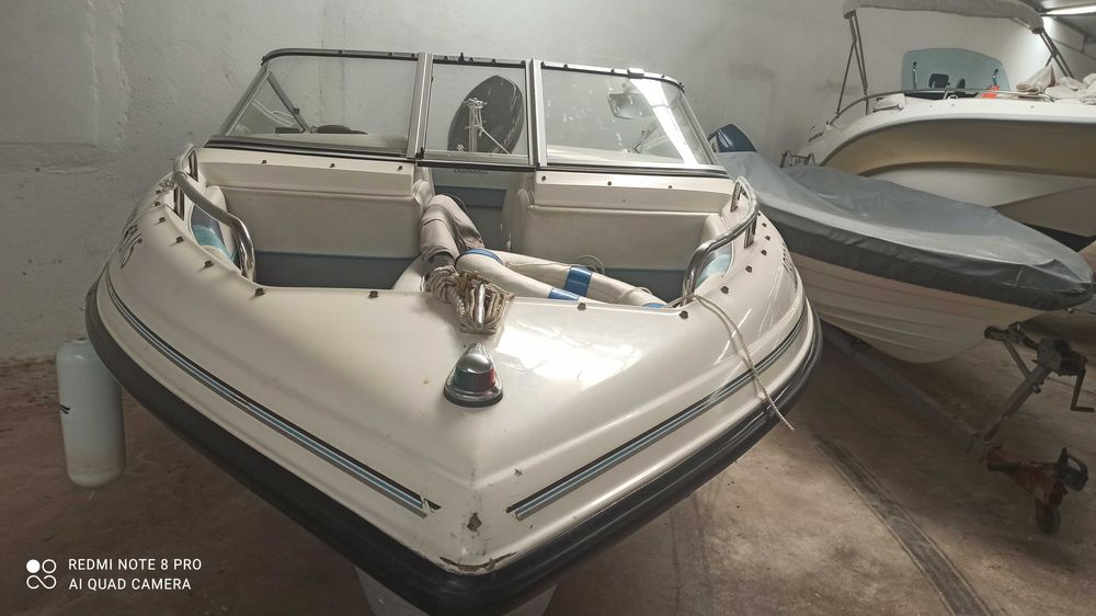 Vende-se barco marca Chaparral, modelo 1600 SL, em bom estado
