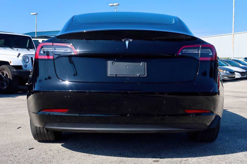 Tesla Model 3      2019