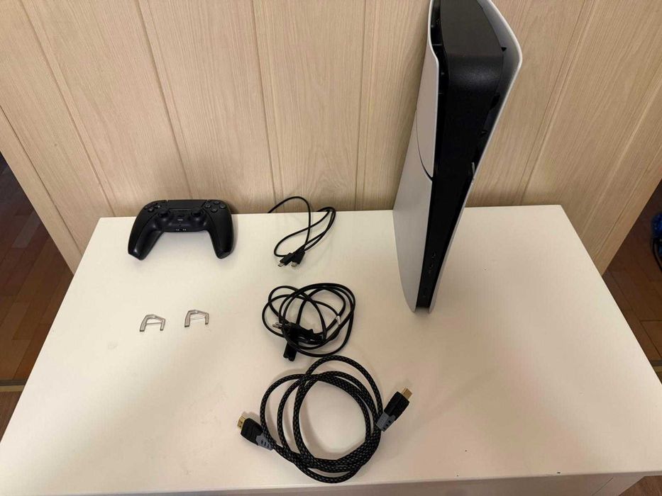 PlayStation 5 (Slim)(Digital Edition)(825Gb)pad,okablowanie,ładowarka do padów