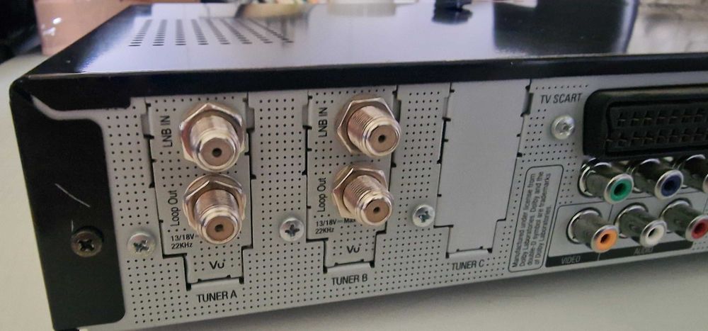 Tuner satelitarny Vu Ultimo 2 głowice dysk 750gb
