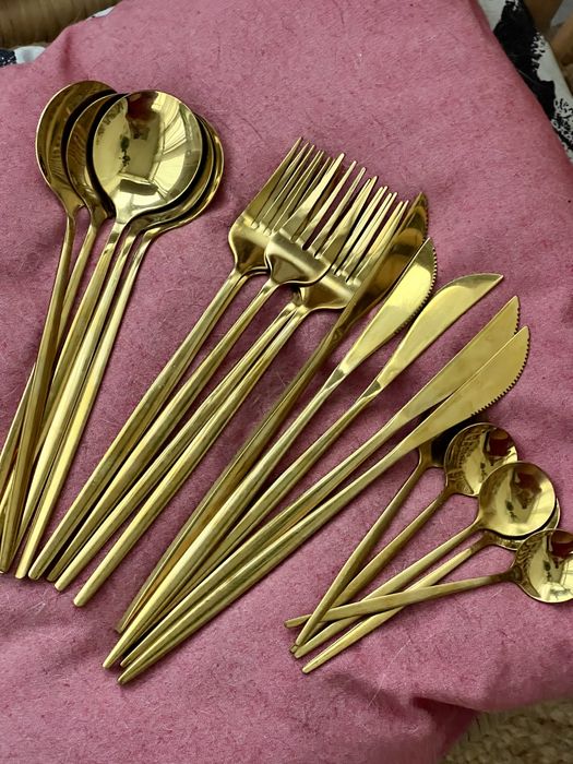 Conjunto de talheres dourados – 24 peças
