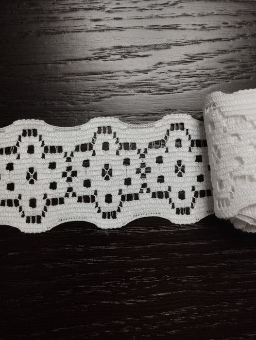 Wstawka biała ozdobna szer 6 cm. 15 metrów.