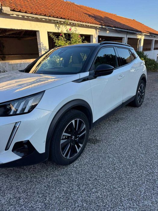 Peugeot e2008 GT branco foto 3