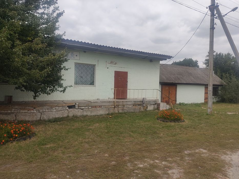 Продам приміщення магазину в с. Вовчок.