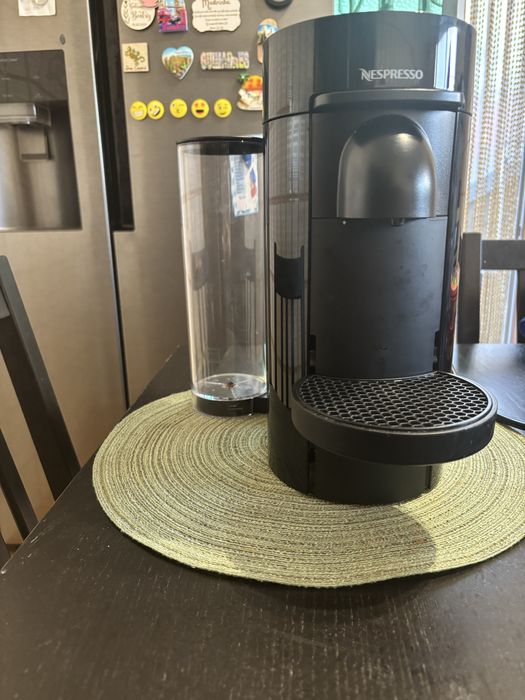 Maquina cafe nespresso vertuo plus