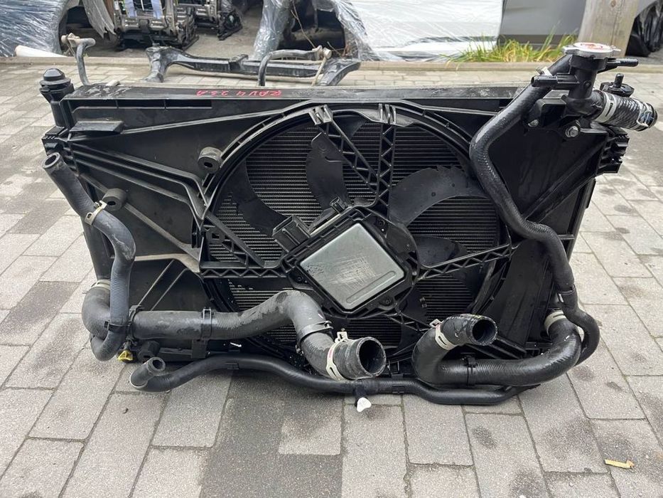 Toyota RAV4 50 2019 - 2026 року Пачка радиаторів Кассета в зборі Радіатор Радиатори Радиатор основний кондиціонера Дифузор 2.5 гібрид РОЗБОРКА