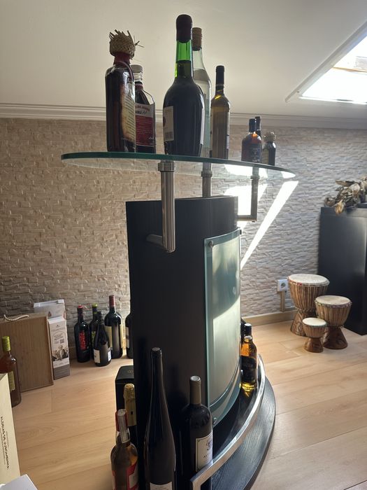 Movel bar em madeira e tampo de vidro