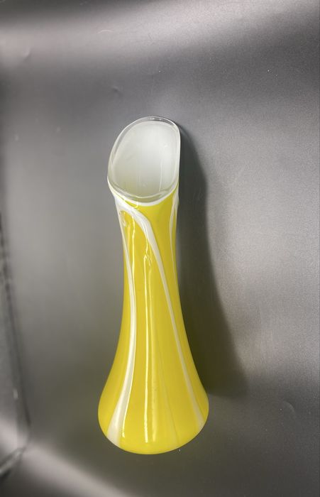 Unikatowy stary wazon z kaczym dziobem