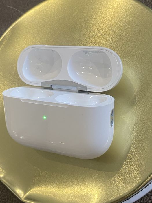 Продаю кейс AirPods pro 2 оригінал без навушників