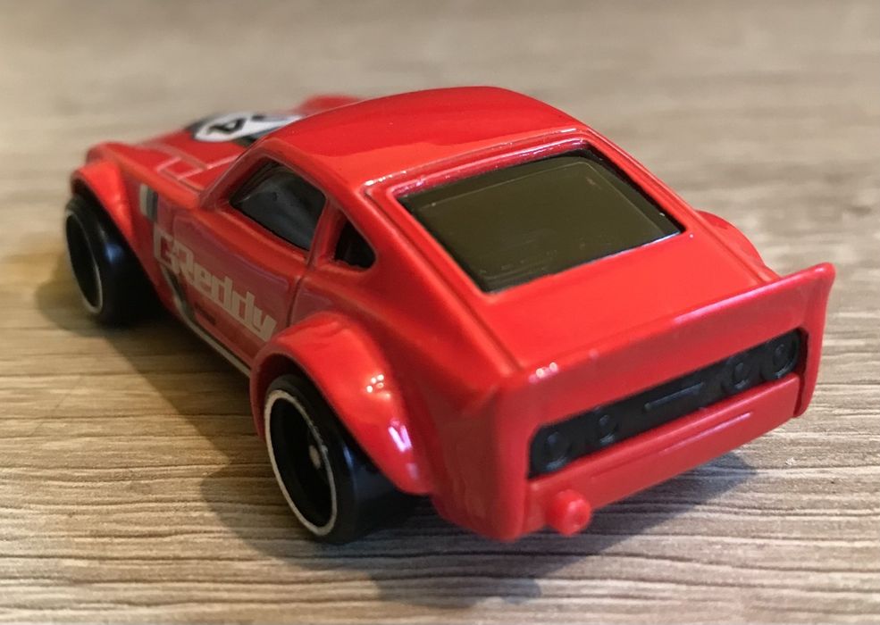 Hot Wheels Fairlady Z czerwony