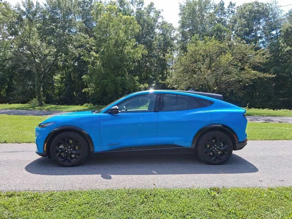 Ford Mustang Mach-E Premium      2023