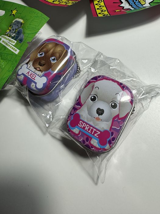 Цуценята флоковані в металевих коробочках, брелоки