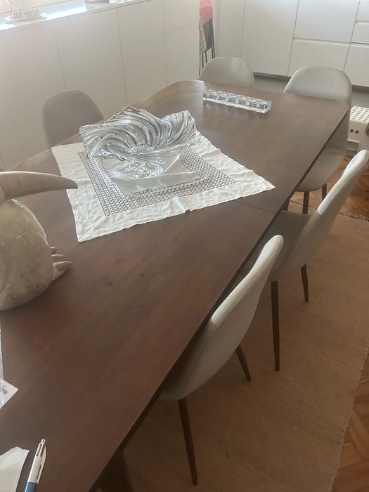 Cadeiras usadas de sala de jantar( 8) em muito bom estado