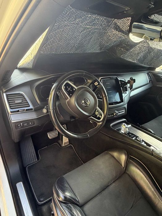 Volvo XC90 T8 TWIN ENGINE AWD R-DESIGN | 7 lugares