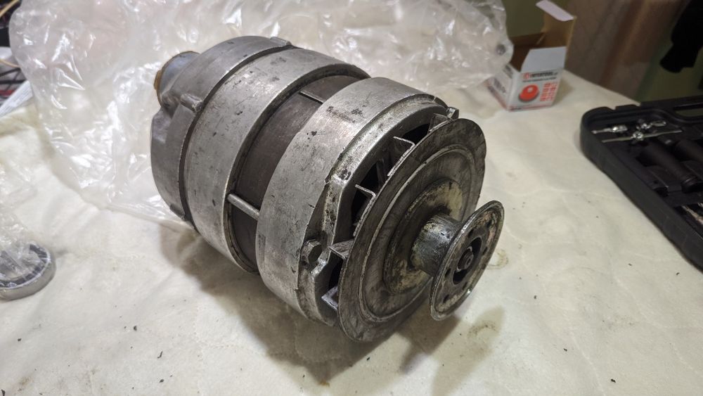 Генератор МАЗ БелАЗ 4200 ватт 150 ампер 24 вольта белаз, альтернатор