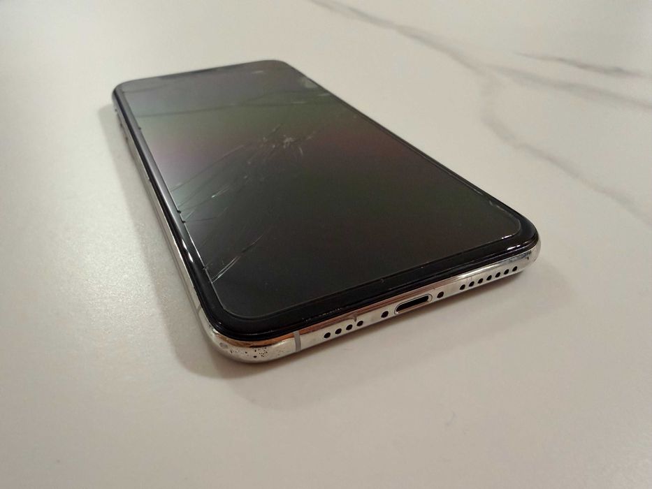 Vendo iPhone XS Max 64GB branco, partido, funcional.